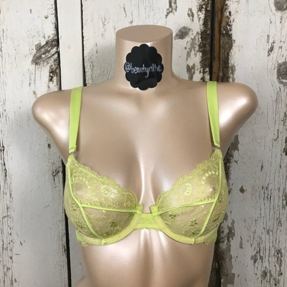 NWOT - VS designer collection unlined demi yellow lace